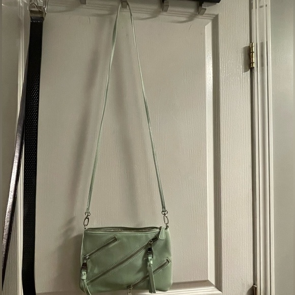 Super cute Steve Madden cross body in light green. Very lightly used. - Picture 5 of 5